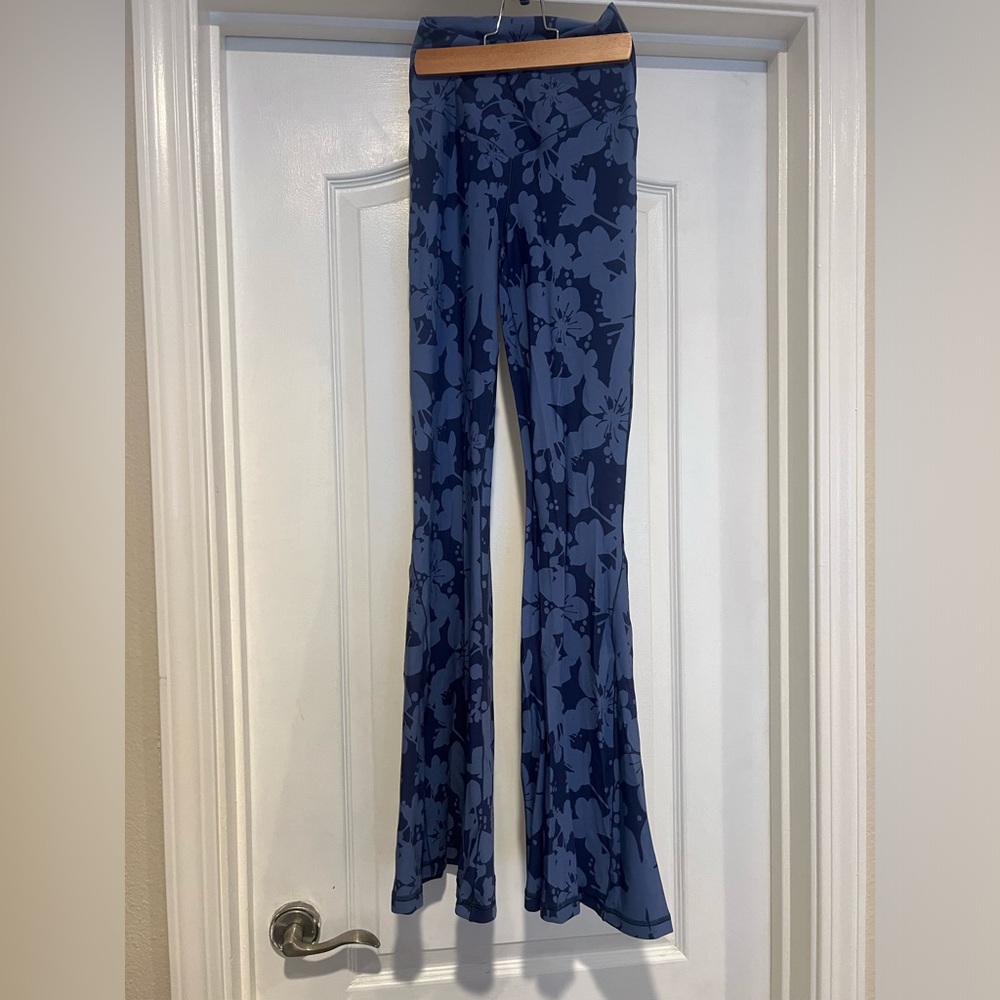 Aerie Offline Women’s Super Flare Leggings Size M